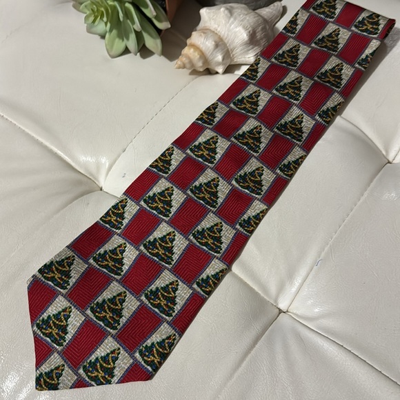 Holiday Themed Tie-Red/Christmas Tree Detail - Picture 10 of 10
